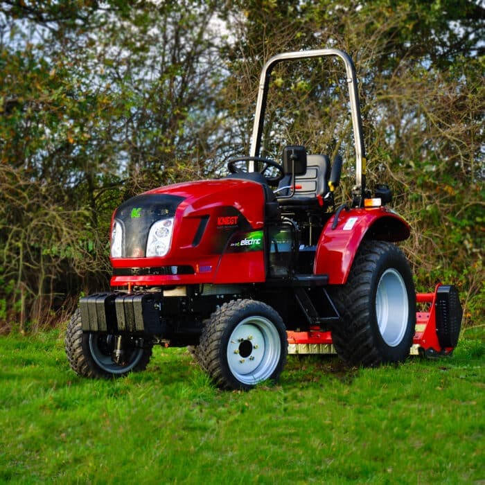 Minitractor eléctrico: ¿qué puede hacer un tractor compacto?